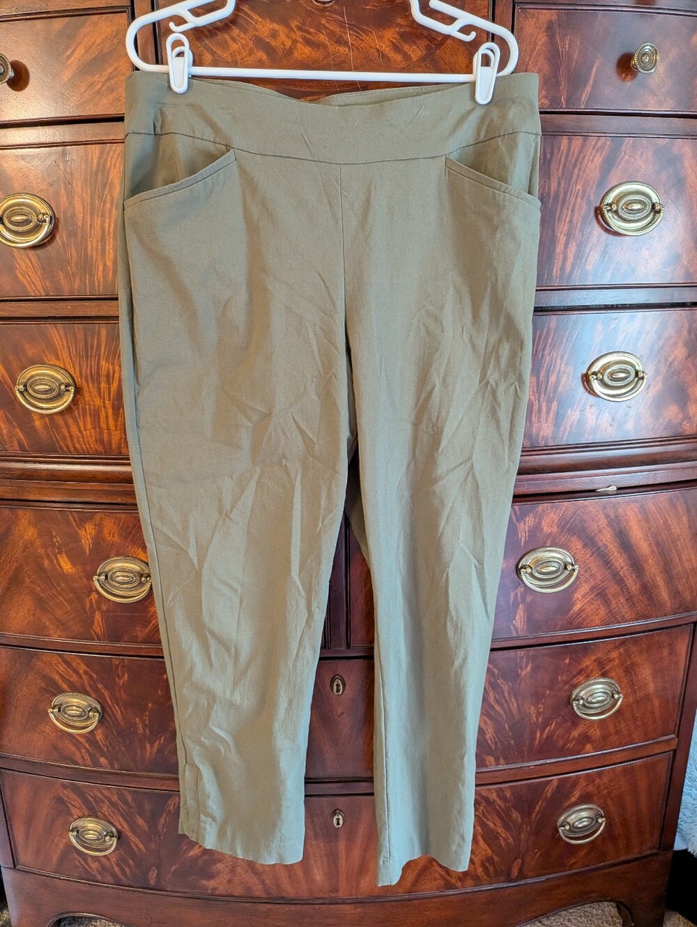 Chico's Green Straight Leg Ankle Length Pull On Pants Size 2.5/14